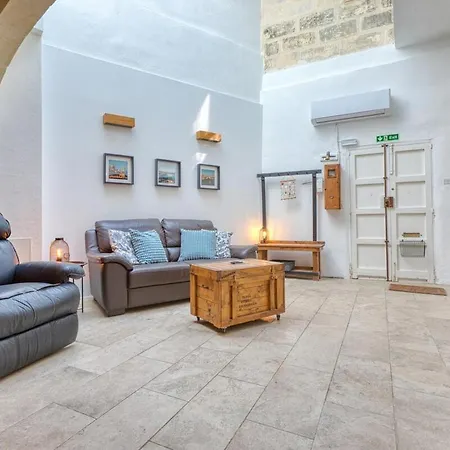 2br - A Of Character In The Village Core Gudja