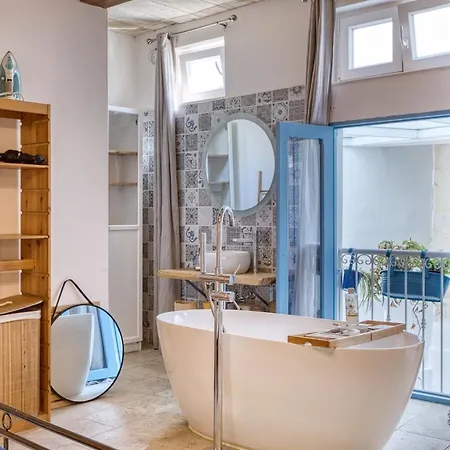 Apartament 2br - A Of Character In The Village Core