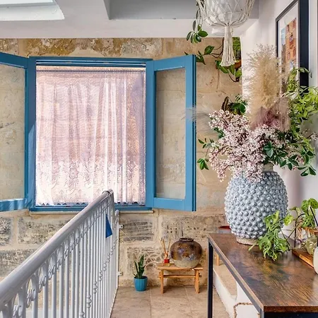 Apartman 2br - A Of Character In The Village Core *