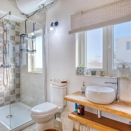 2br - A Of Character In The Village Core Apartament Gudja