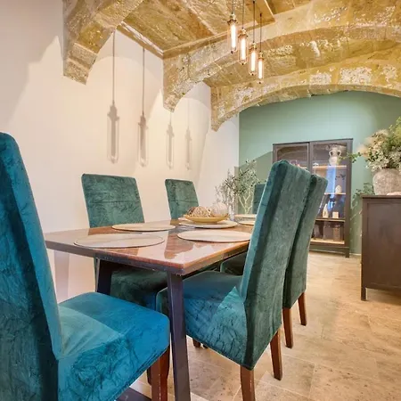 2br - A Of Character In The Village Core Apartament