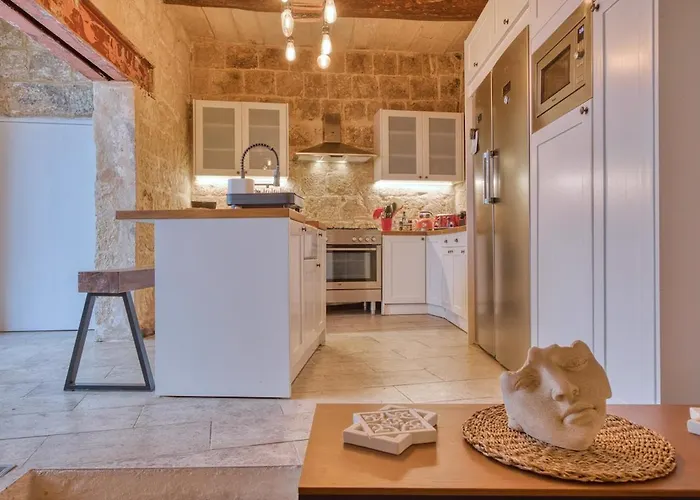 2br - A Of Character In The Village Core Gudja