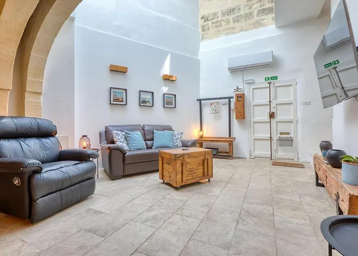 2br - A Of Character In The Village Core Gudja