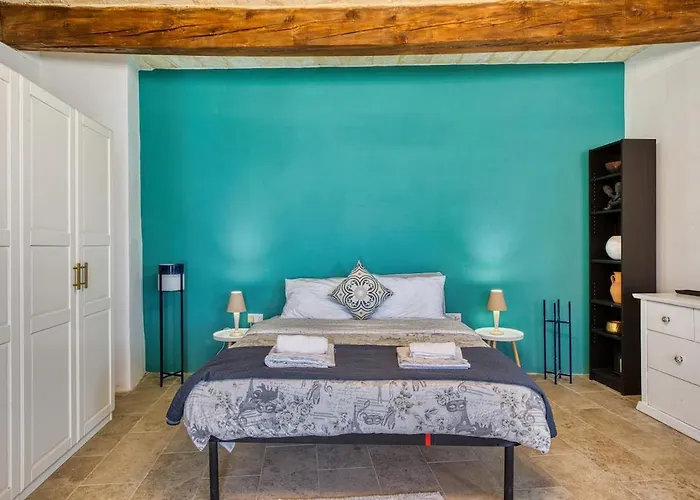 2br - A Of Character In The Village Core