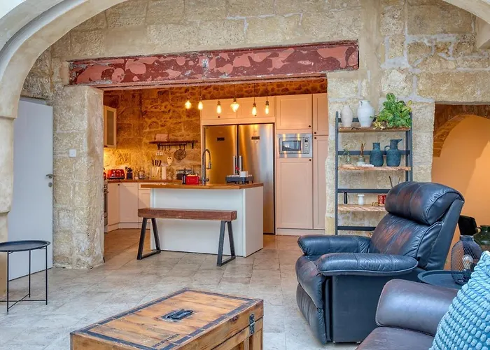 Διαμέρισμα 2br - A Of Character In The Village Core *