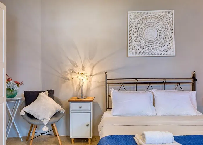 2br - A Of Character In The Village Core * Gudja