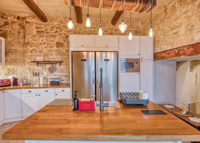 2br - A Of Character In The Village Core Διαμέρισμα *