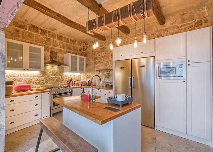 2br - A Of Character In The Village Core Διαμέρισμα *