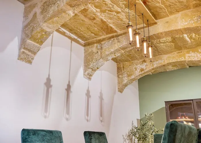 2br - A Of Character In The Village Core * Gudja