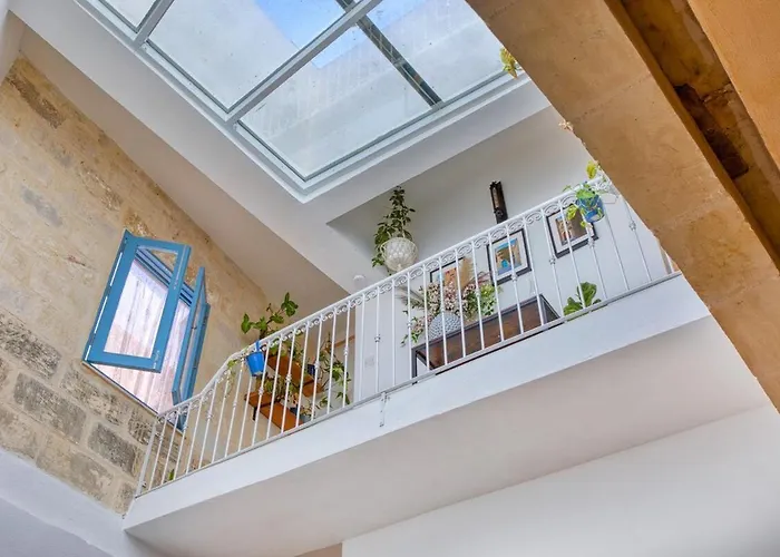 2br - A Of Character In The Village Core * Gudja