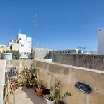 2br - A Of Character In The Village Core *