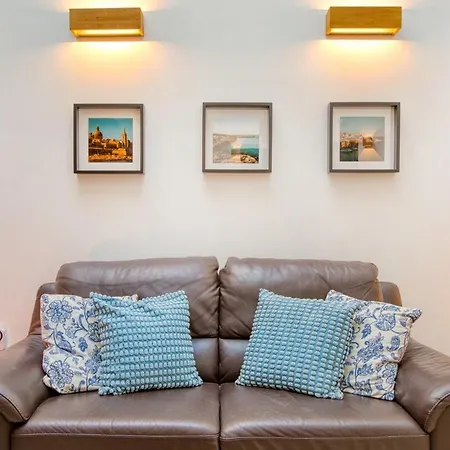 2br - A Of Character In The Village Core