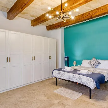 Apartment 2br - A Of Character In The Village Core