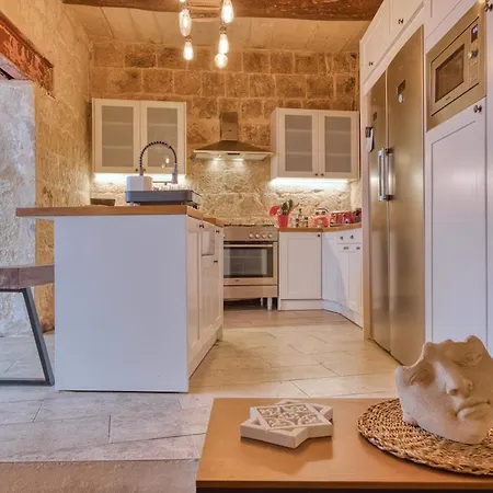 2br - A Of Character In The Village Core Gudja