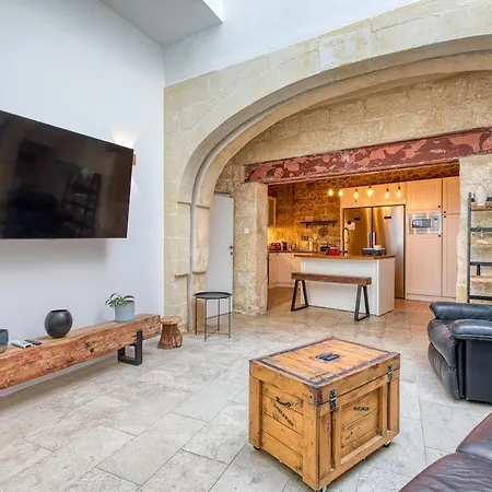 2br - A Of Character In The Village Core Apartamento Gudja
