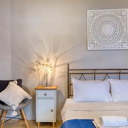 2br - A Of Character In The Village Core * Gudja