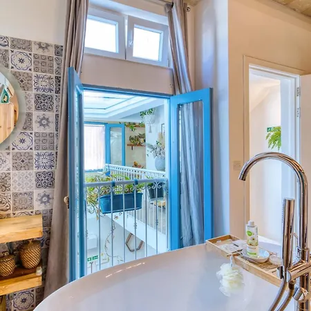 2br - A Of Character In The Village Core