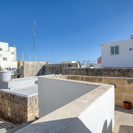 2br - A Of Character In The Village Core Apartment Gudja