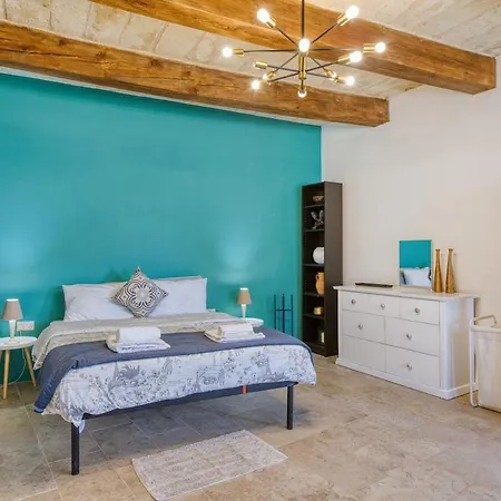 Apartment 2br - A Of Character In The Village Core