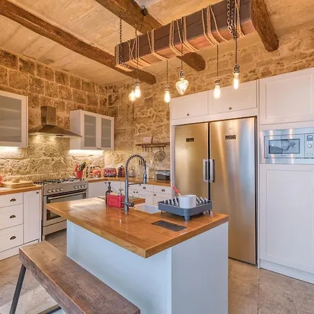 2br - A Of Character In The Village Core アパート *