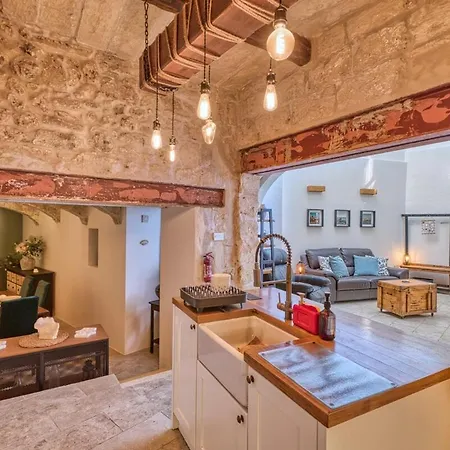 2br - A Of Character In The Village Core Gudja