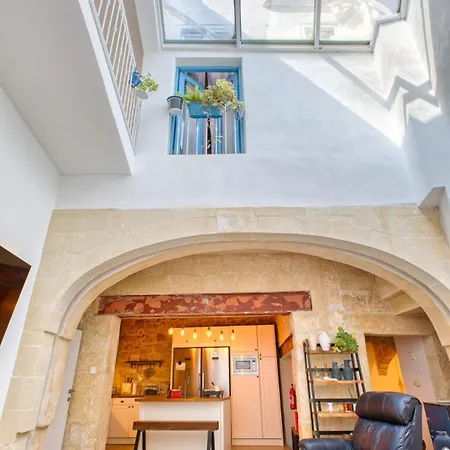 Apartment 2br - A Of Character In The Village Core *