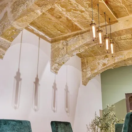 2br - A Of Character In The Village Core * Gudja