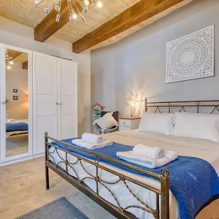 2br - A Of Character In The Village Core