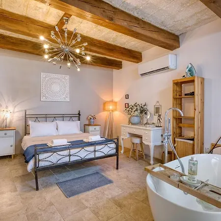 Apartment 2br - A Of Character In The Village Core Gudja