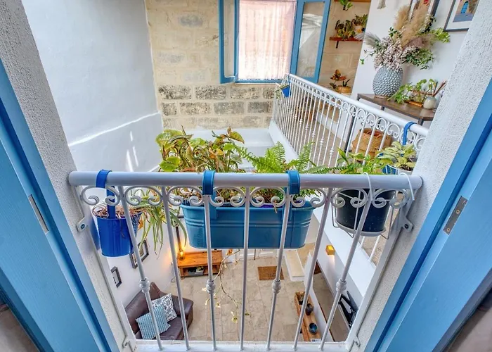 Appartamento 2br - A Of Character In The Village Core