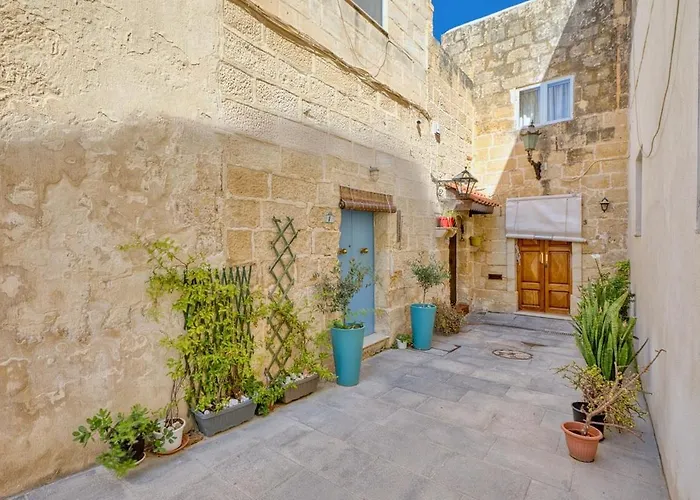 2br - A Of Character In The Village Core Appartamento *