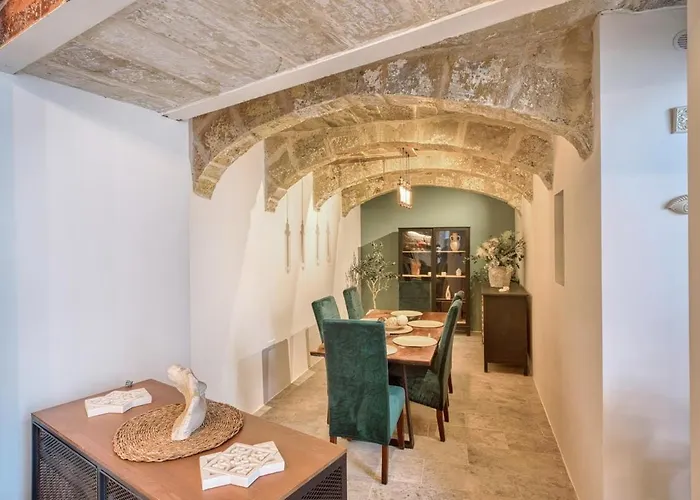 Appartamento 2br - A Of Character In The Village Core *