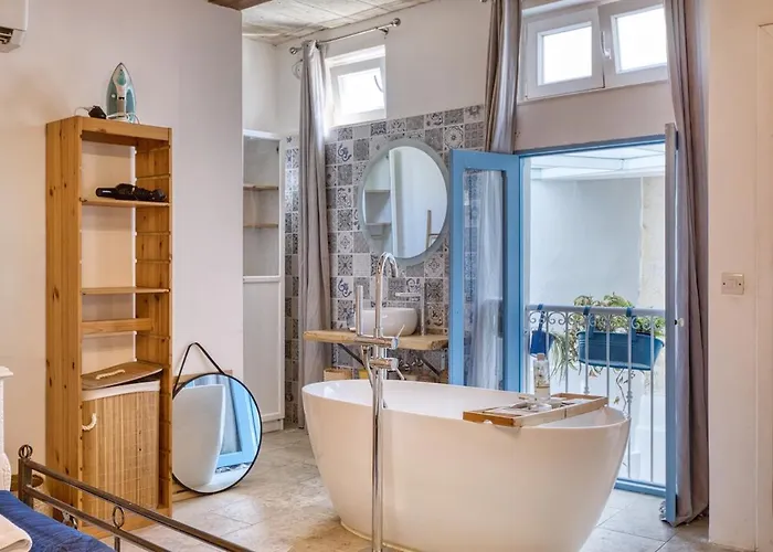 Appartamento 2br - A Of Character In The Village Core