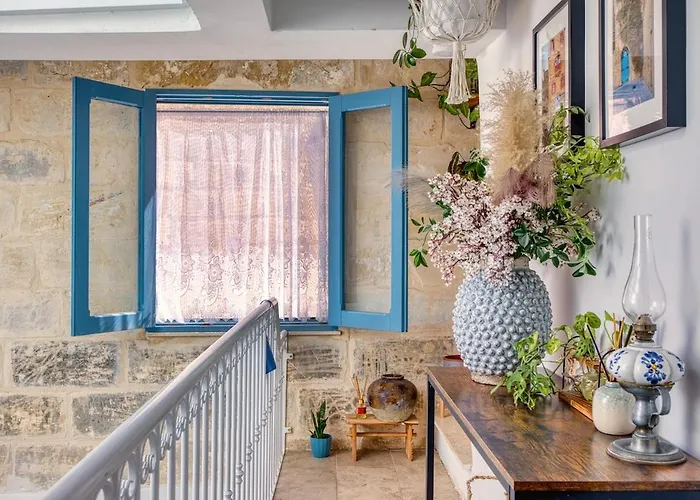 Appartamento 2br - A Of Character In The Village Core *