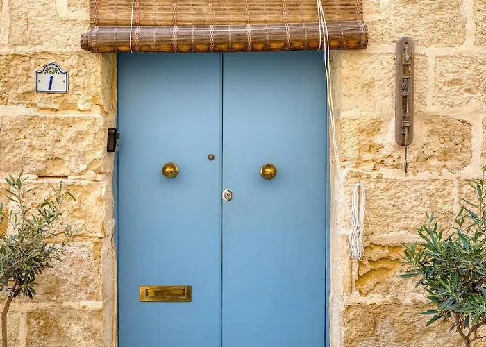 Appartamento 2br - A Of Character In The Village Core *