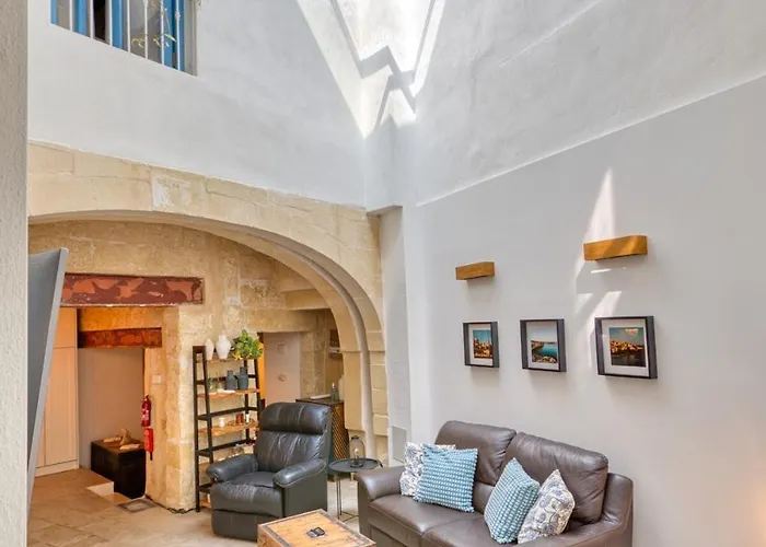 2br - A Of Character In The Village Core Gudja