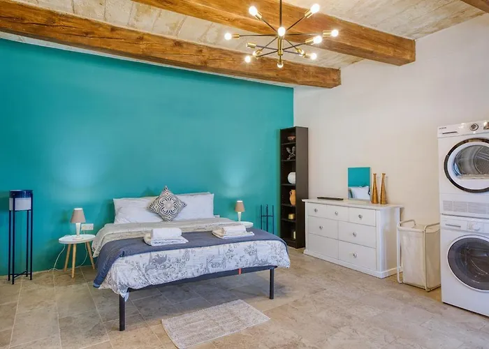 Appartamento 2br - A Of Character In The Village Core