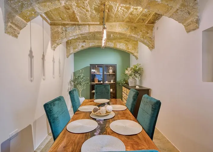 Appartamento 2br - A Of Character In The Village Core *