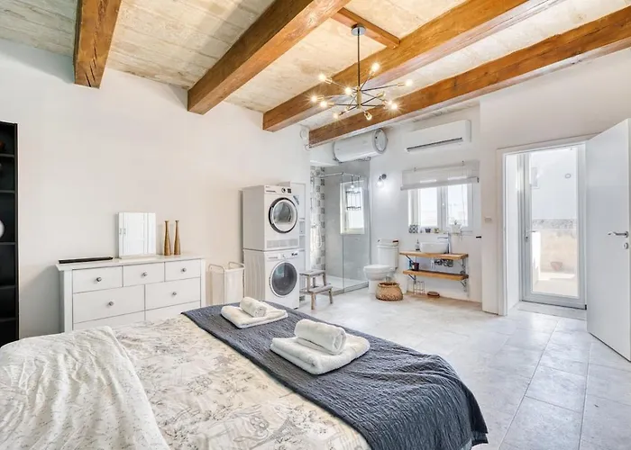 2br - A Of Character In The Village Core Appartamento Gudja