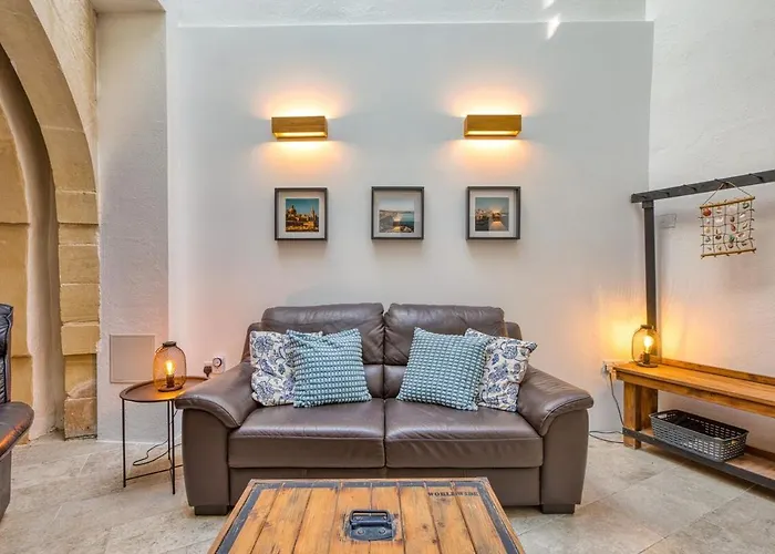 Appartamento 2br - A Of Character In The Village Core