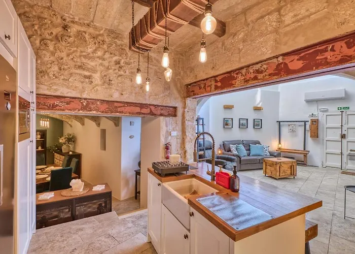 2br - A Of Character In The Village Core Gudja