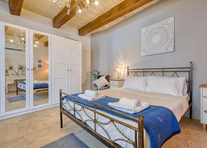 2br - A Of Character In The Village Core