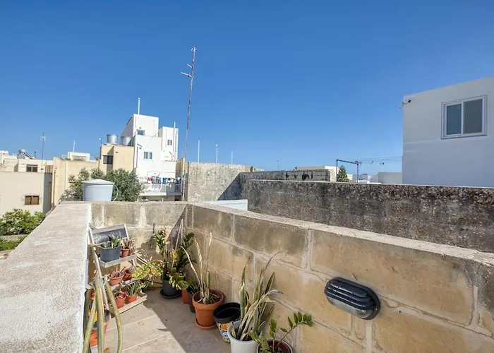 2br - A Of Character In The Village Core *