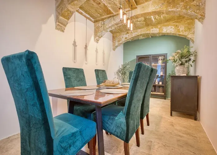 2br - A Of Character In The Village Core Appartamento